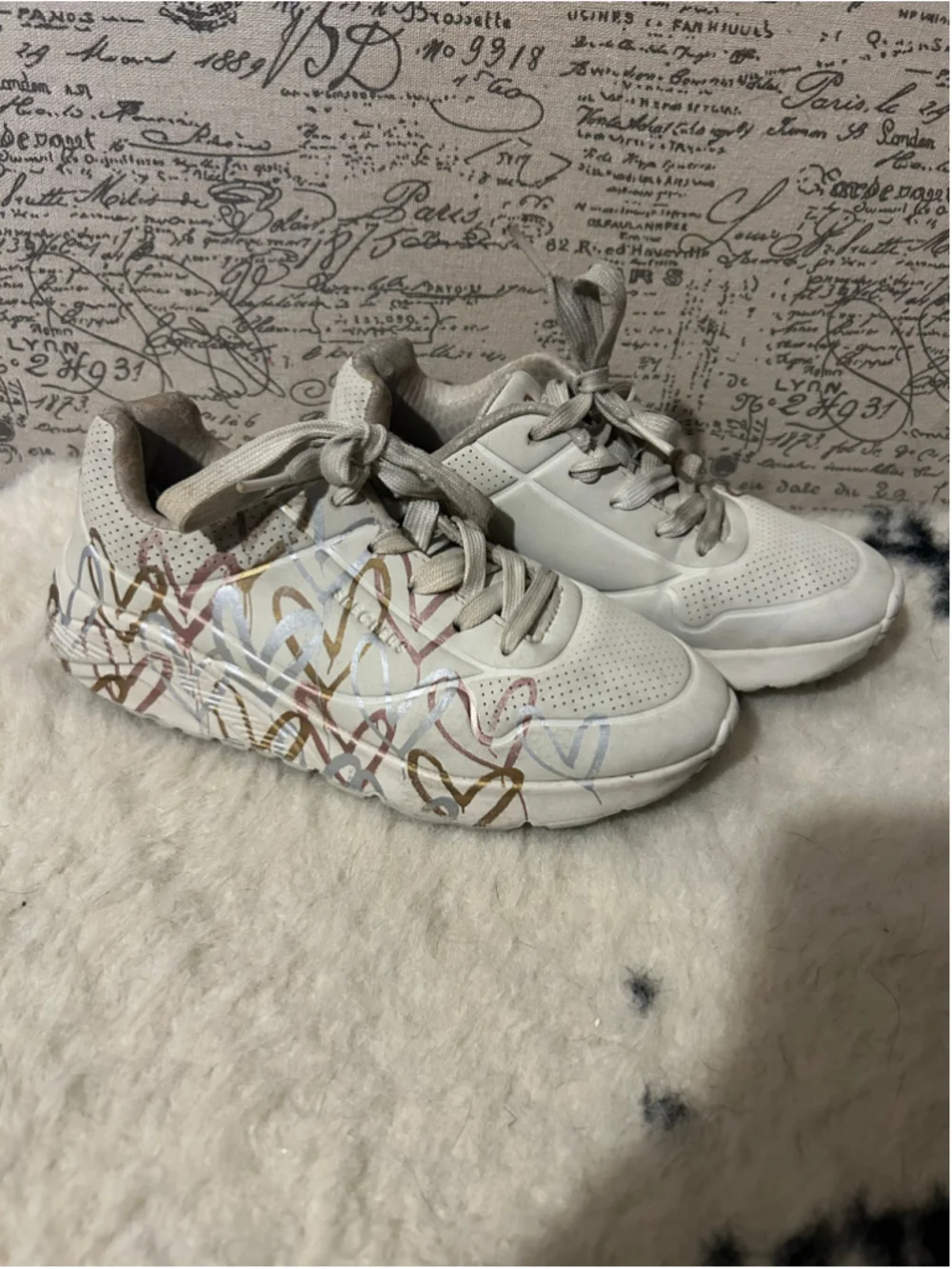 Skechers Sneakers White with Gold and Silver Heart Print